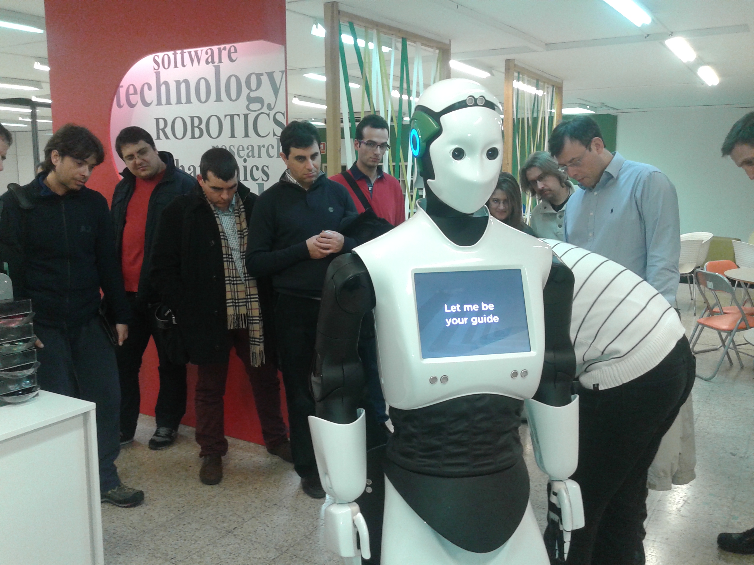 Crònica de la visita de la XTB a PAL Robotics: una empresa amb intel•ligència (però no artificial)